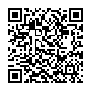 黑色的匕首毫不停留地顺着轨迹捅入了壮汉的腹部二维码生成