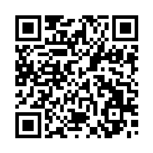 黑色的大伞适时的挡在了他的头上二维码生成