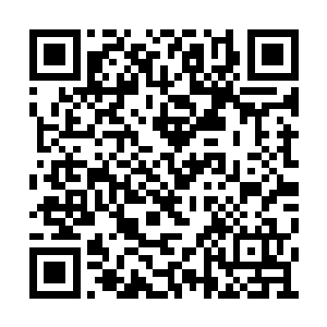 黑色闪电和超级斩舰刀毫无花俏地碰撞到了一起二维码生成