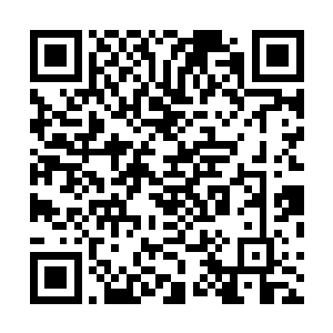 黑衣大汉看到赵长枪和朴正明朝明珠大厦的方向走了过來二维码生成