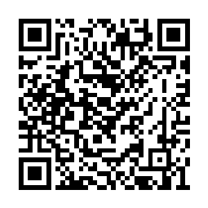 黑衣女子目瞪口呆地看着转身便准备离开的两人二维码生成