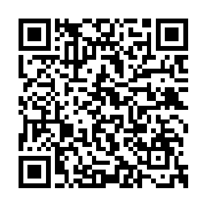 鼻子呼出的气息打在白芷璃的脖子上感觉痒痒的二维码生成