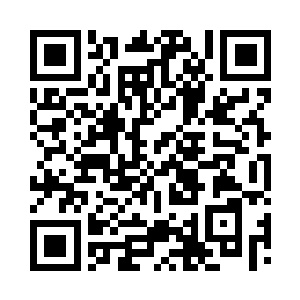 齐一铭和劳伦都开心的挥动了一下拳头二维码生成