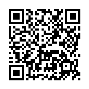 龙北仗着壮实的身体从蜂拥的人群里挤过来二维码生成