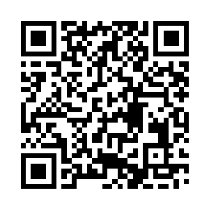 龙天阙白皙修长的大手上拿着一块面包二维码生成