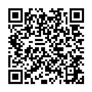龙宇便是察觉到自己前方忽然有着一簇簇黑云绵延而来二维码生成