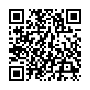 龙晓琪坐在最靠近安检进入口位置的一个座位二维码生成