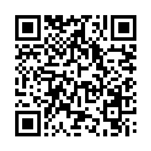 龙羽轻轻地将米秀梅手臂的点滴针撤走二维码生成