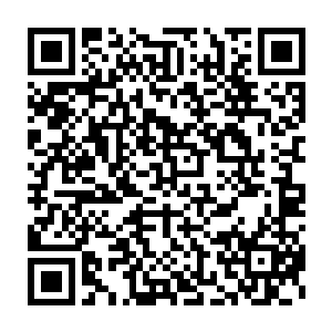 crystal五人正在飓风音乐的专业摄影棚里加班加点地拍摄杂志封面二维码生成